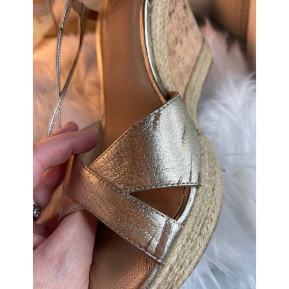 Badgley Mischka metallic gold wedge sandals sz 10 - Picture 16 of 16